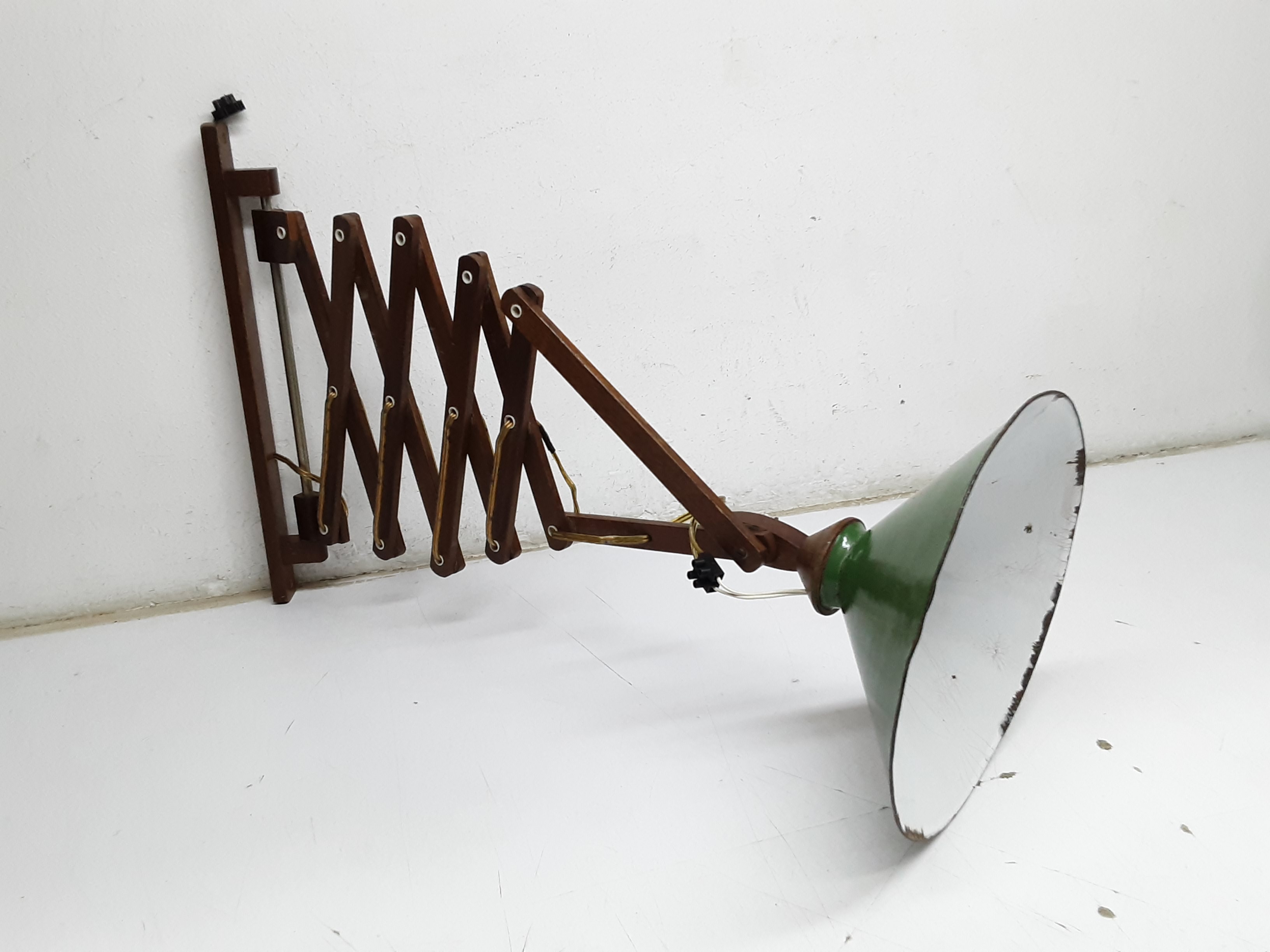 lampara aplique flexo extensible-tijera madera metal Ø26cm 41x45-118x21 1u